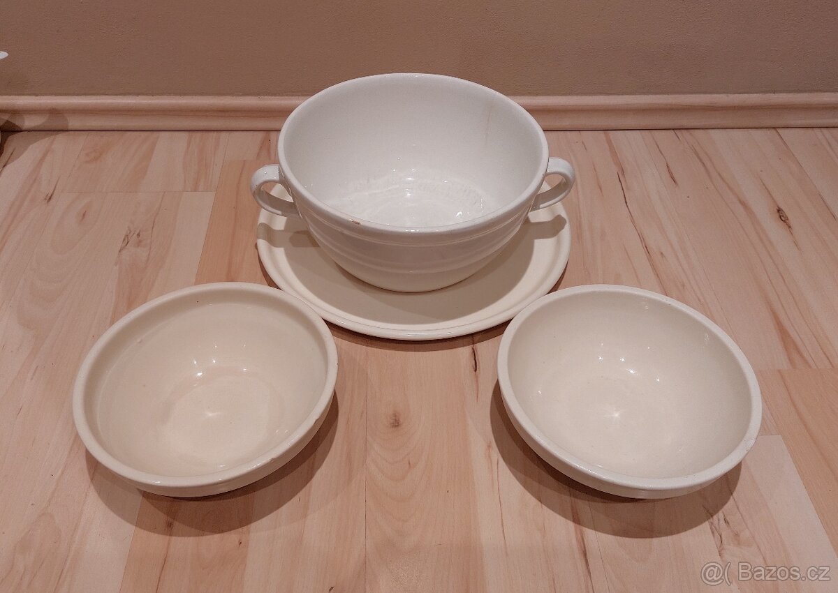 Mísy, hrnky, slánka