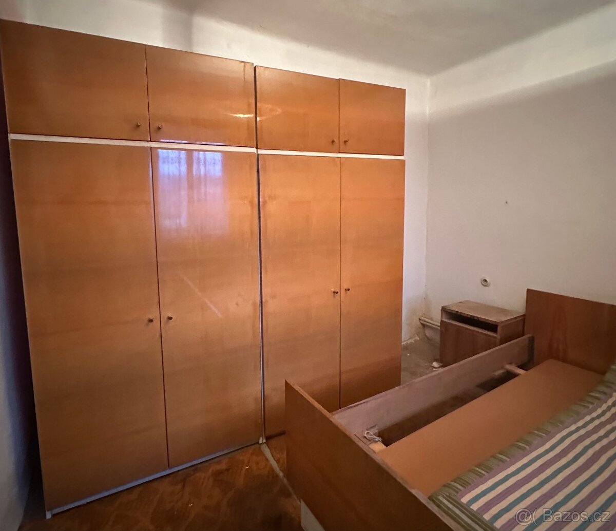 Starý nábytek retro styl