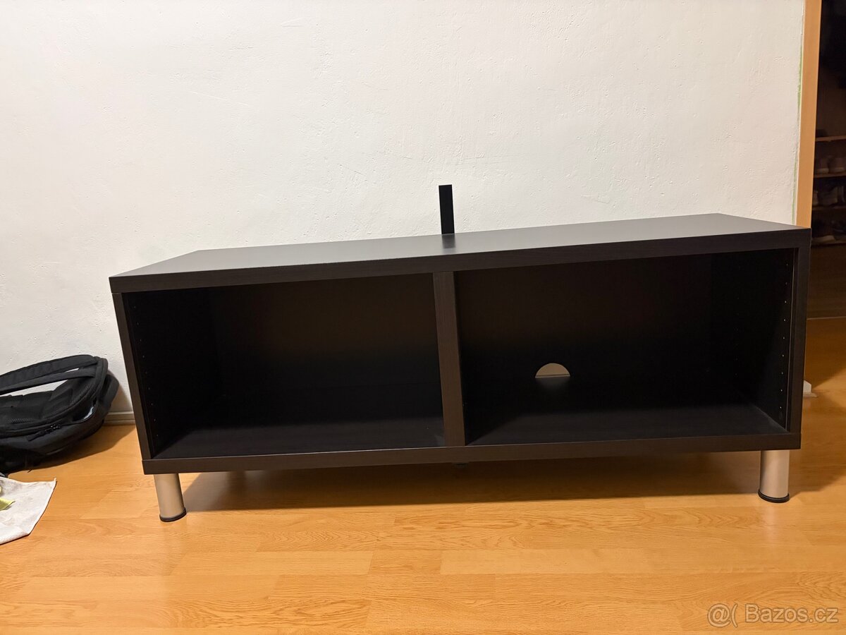 Stolek pod TV