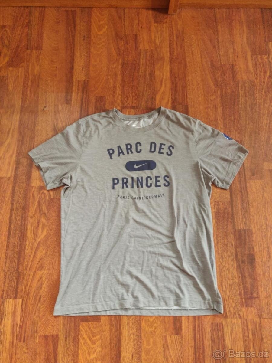 Nike PSG „Parc des Princes“ tričko (vel. L) – výborný stav