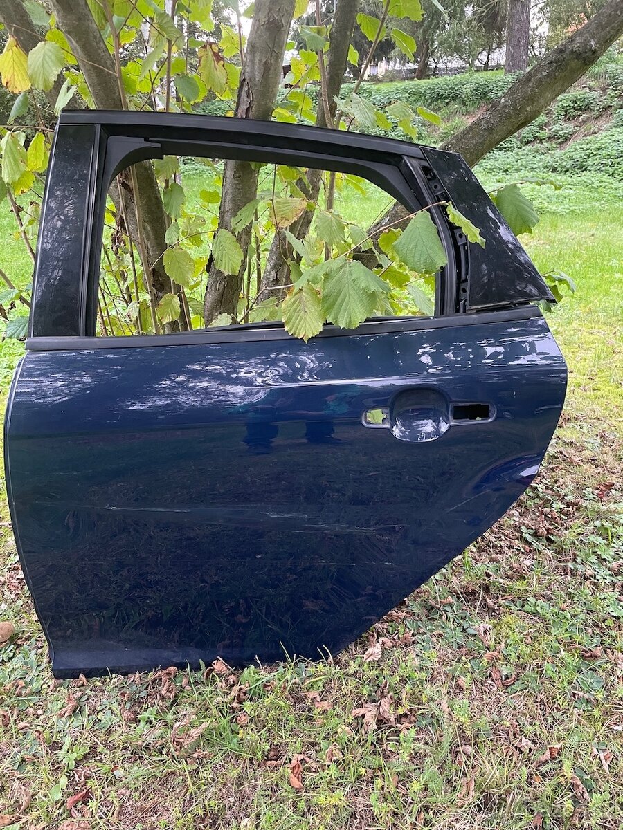 Dveře Ford Focus mk3 MK III 2012 Blazer blue LZ levé zadní