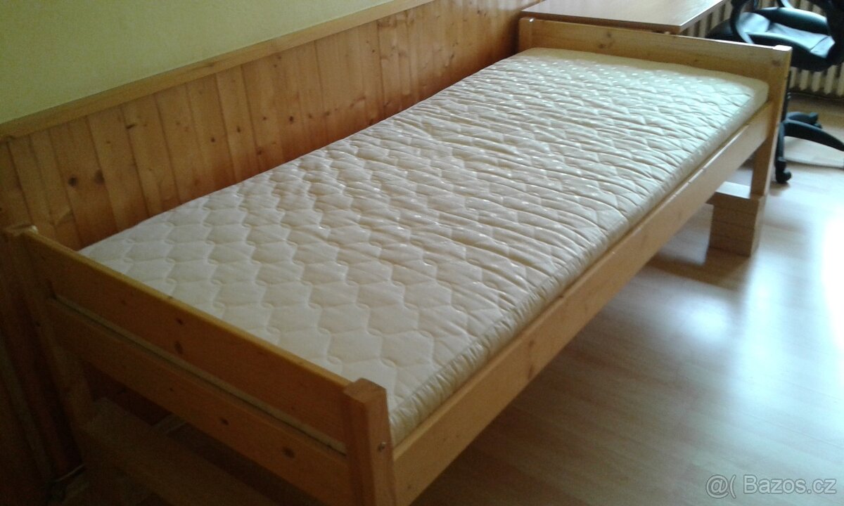 Kvalitní dřevěná postel