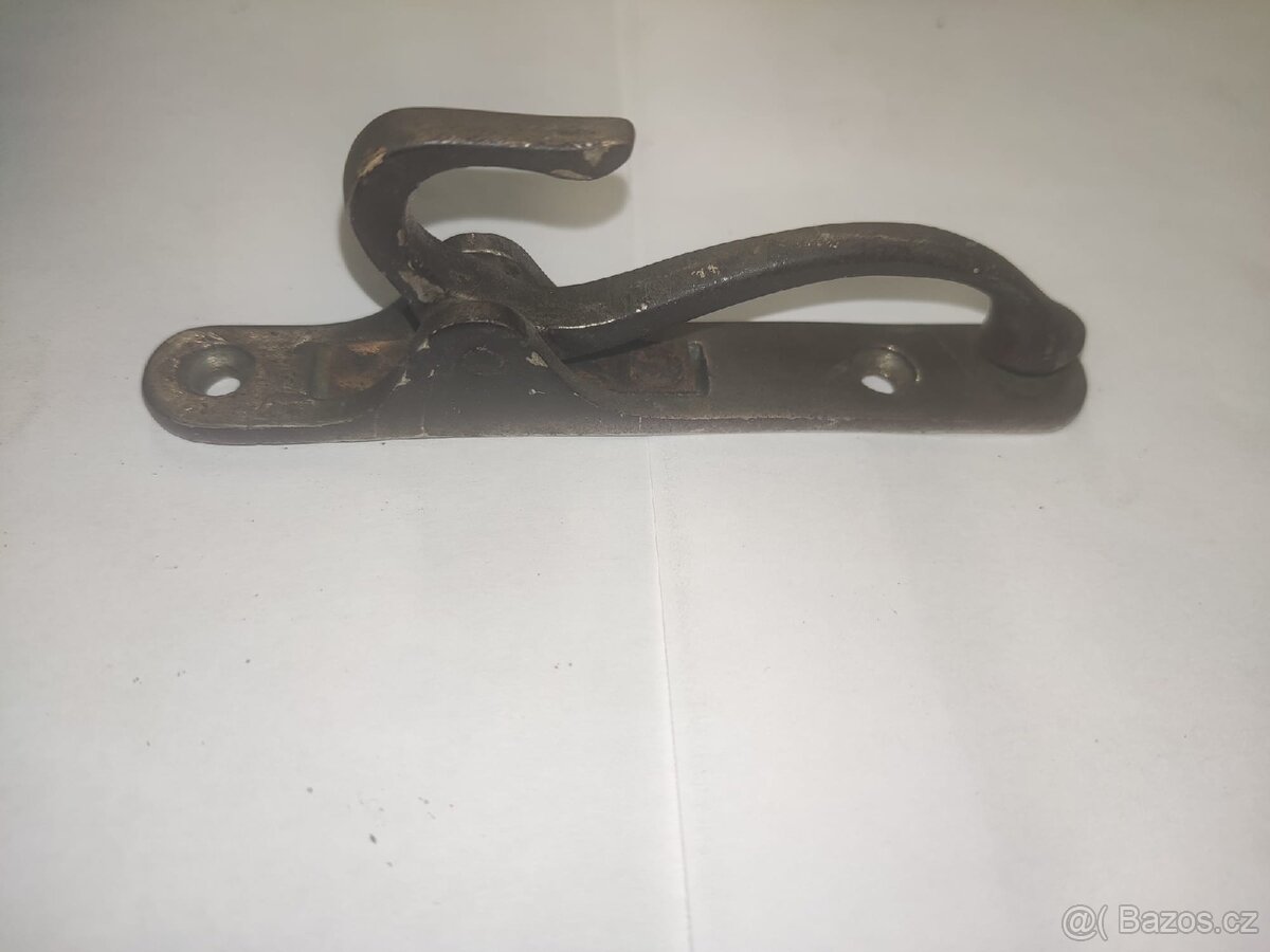 Koupím háček do interiéru vozu