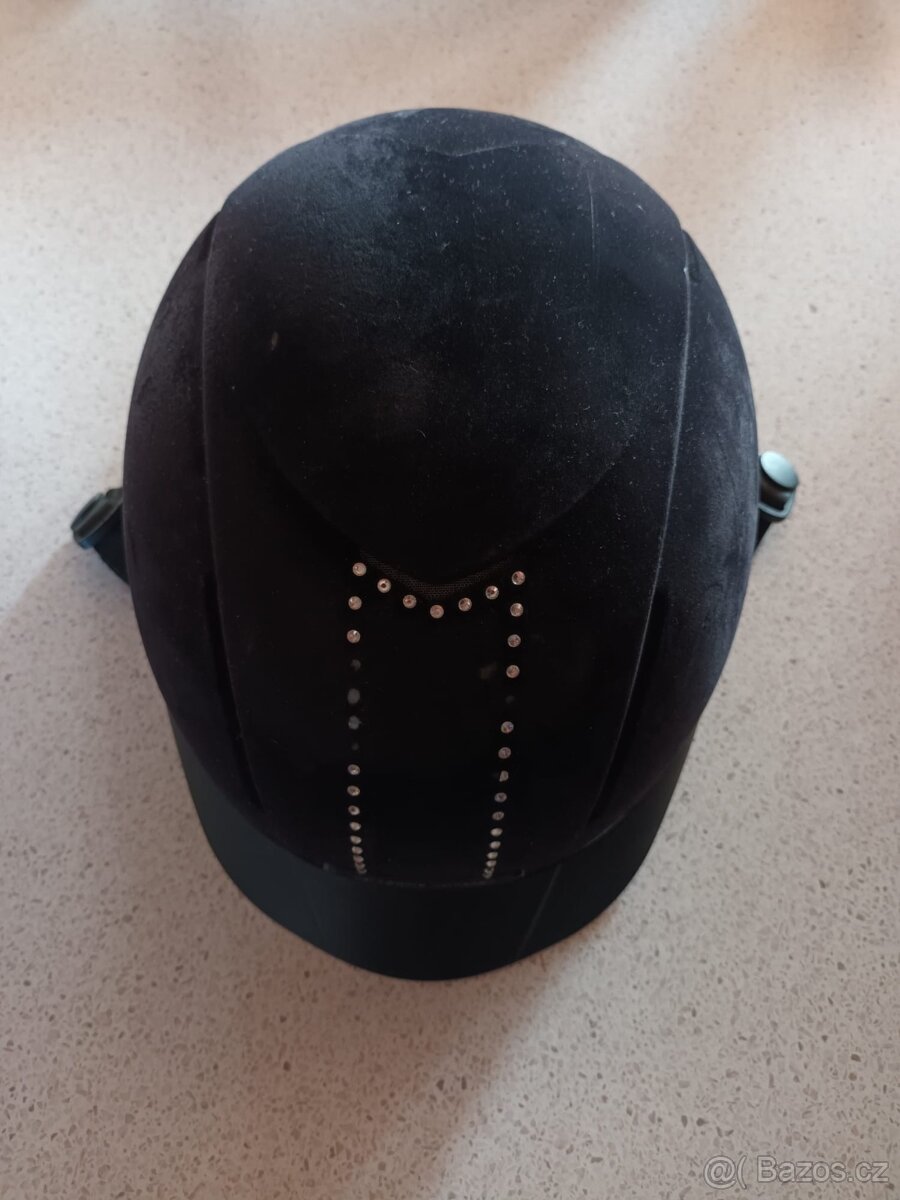 Jezdecká helma