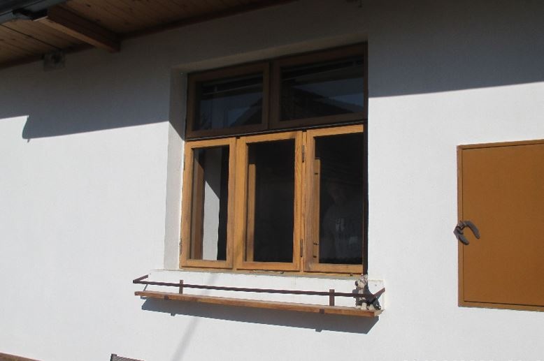 Dřevěná špaletová velká okna