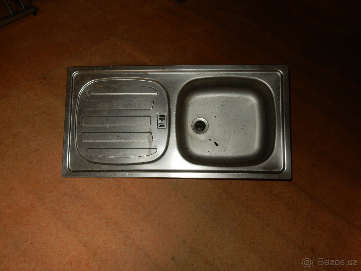 Prodám starší dřez 86cmx43,5cm