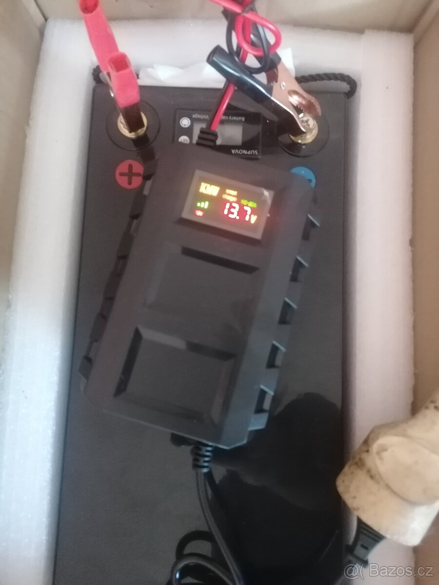 Nabíječka baterií Life Po4 12V/20A