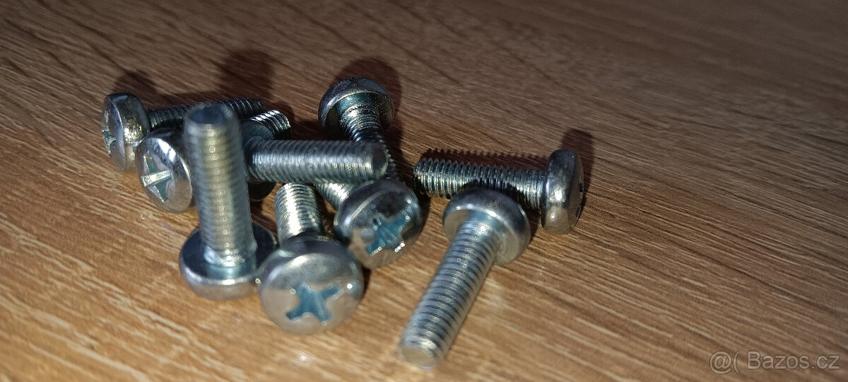 Šroub s půlkulatou hlavou DIN 7985 M5 x 16mm