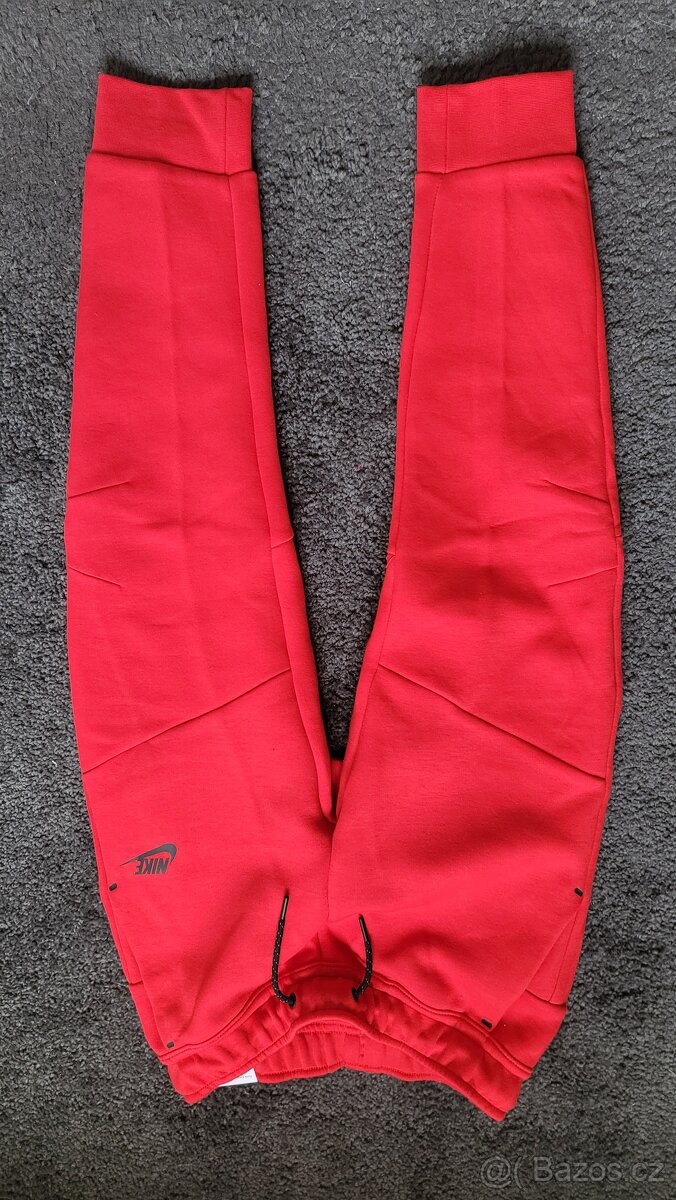 Teplaky Nike 137-147cm Nové