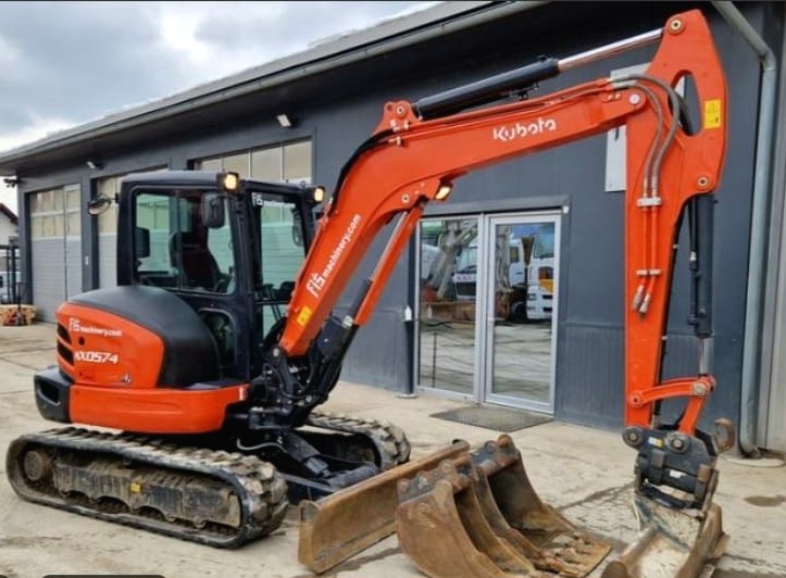 Pronájem, půjčení bagru KUBOTA KX057–4