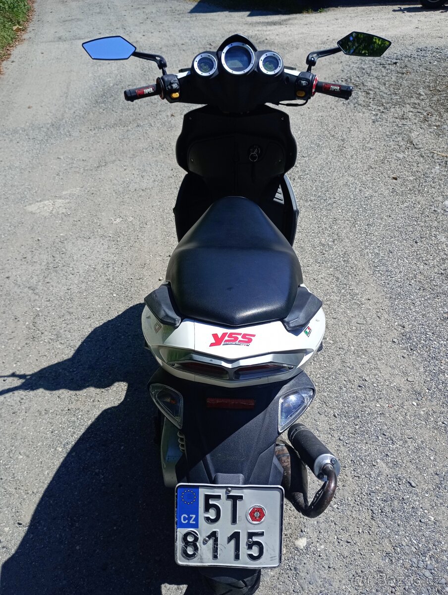 Malaguti fantom f 12 R.sleva