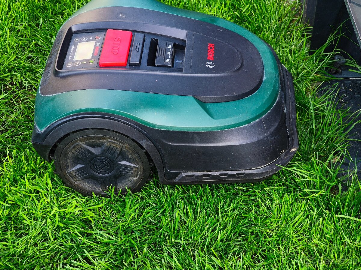 BOSCH Robotická sekačka Indego XS 300
