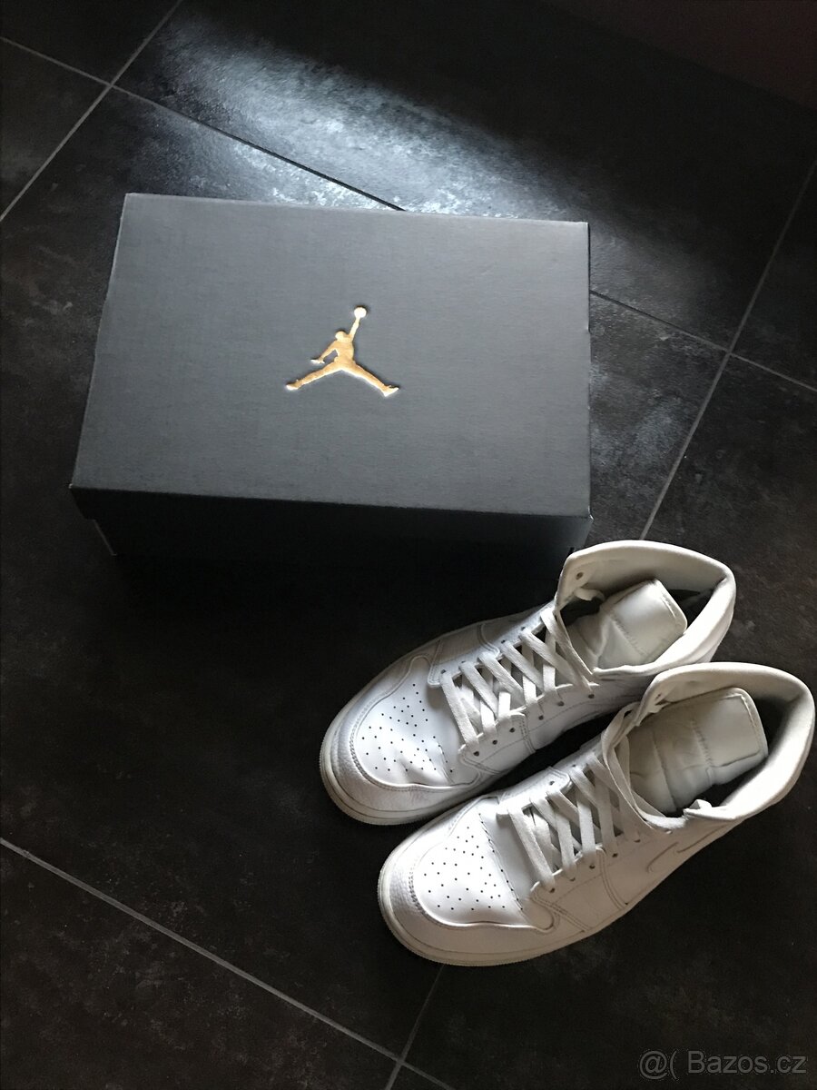 Air Jordan 1 mid triple white