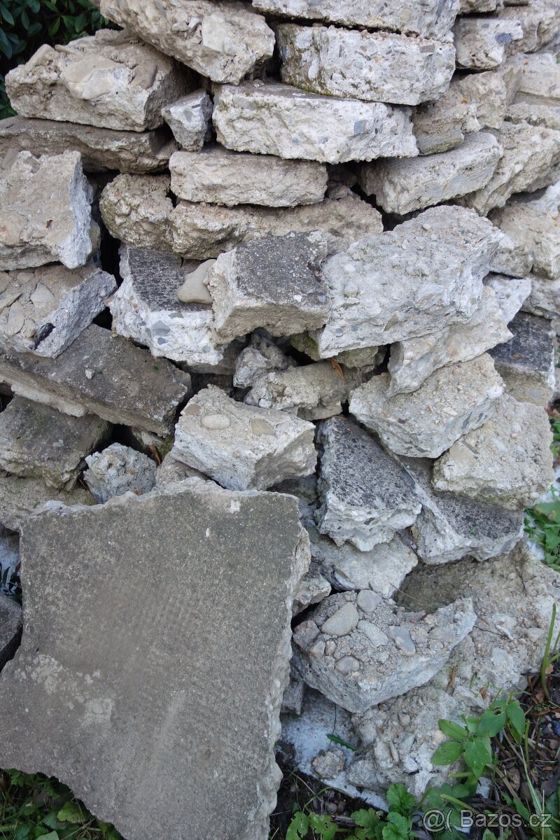 Zbytky betonu do základů