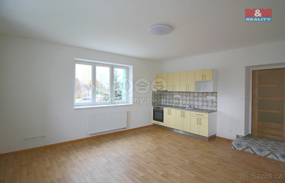 Pronájem bytu 1+kk, 37m², Hradec Králové, ul. Bratří Štefanů