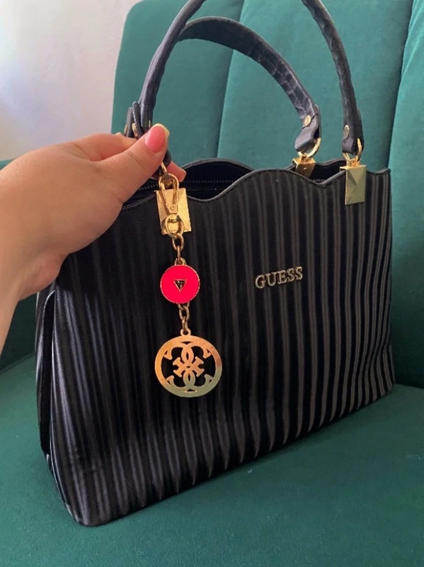 Kabelka Guess
