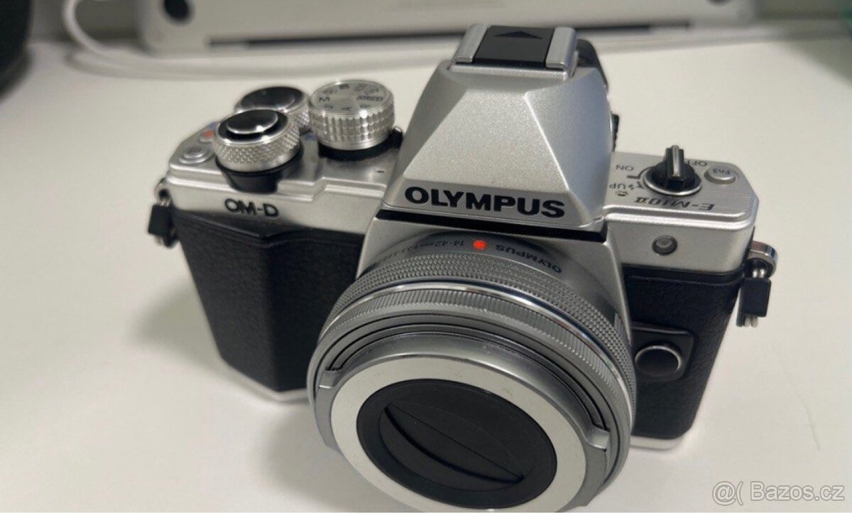 Olympus E-M10 Mark II s objektivem Olympus 14-24mm