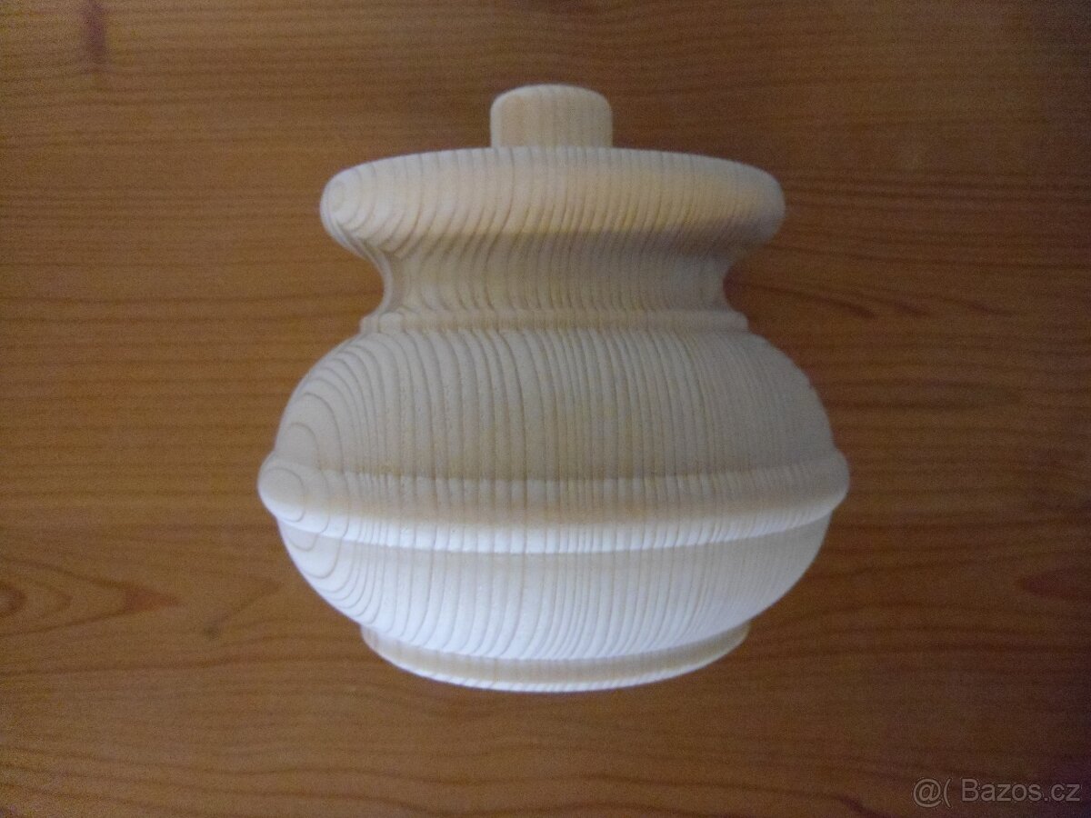 Soustružené nohy ze smrku průměr 12 výška 9,5 cm