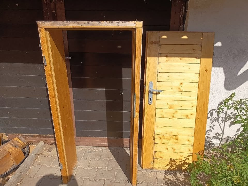 Dřevěné palubkové dveře zateplené, levé