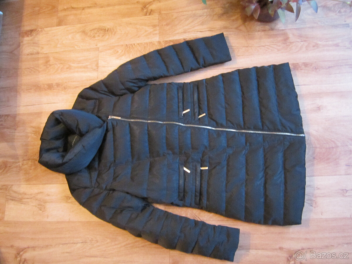 Kvalitní péřový kabát z Itálie, vel. M/38, černý