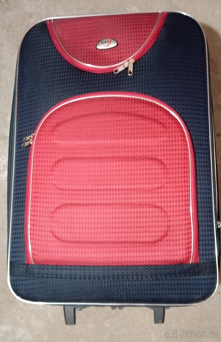 Velký cestovní kufr