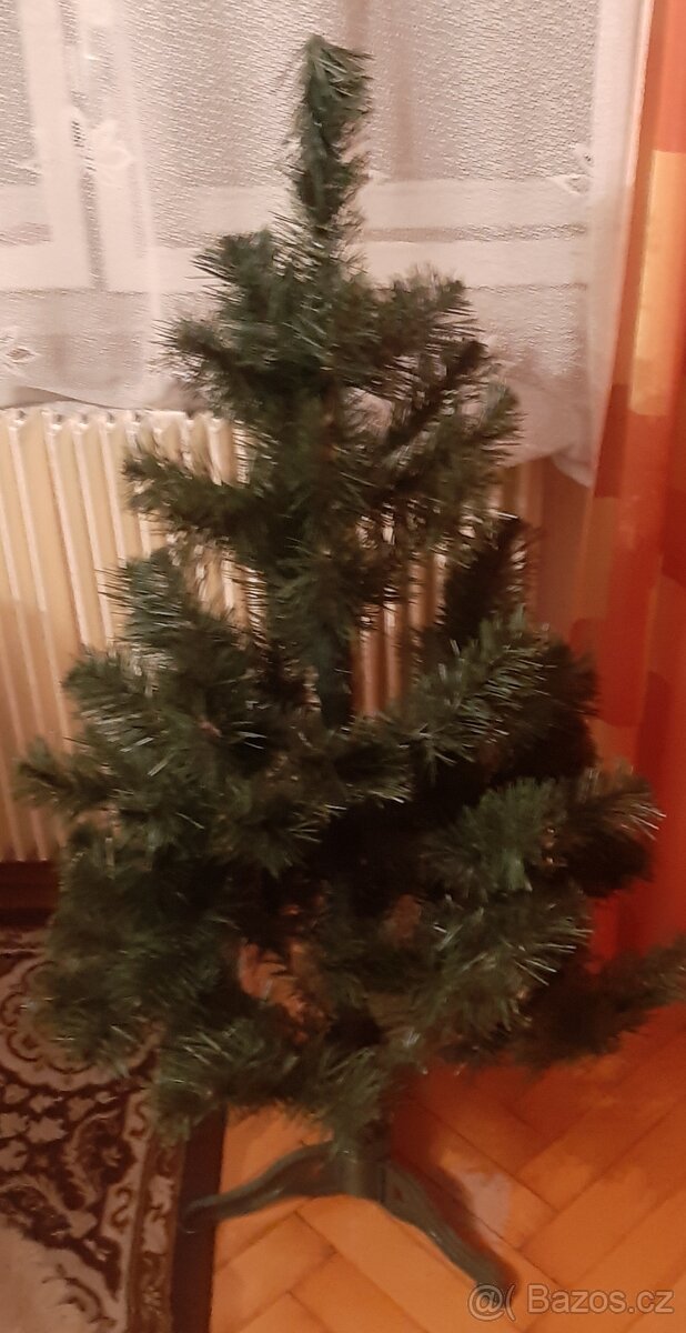Umělý vánoční stromek