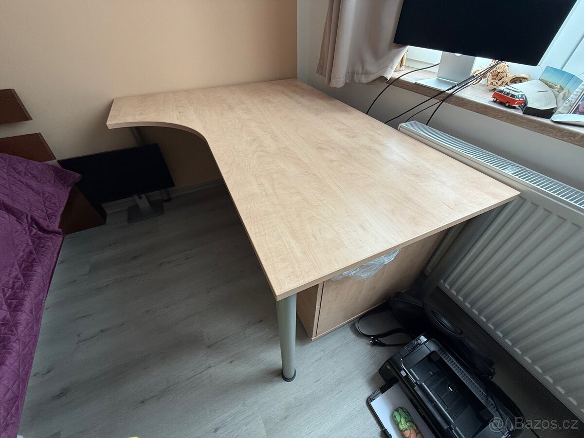 Rohový kancelářský psací stůl s kontejnerem