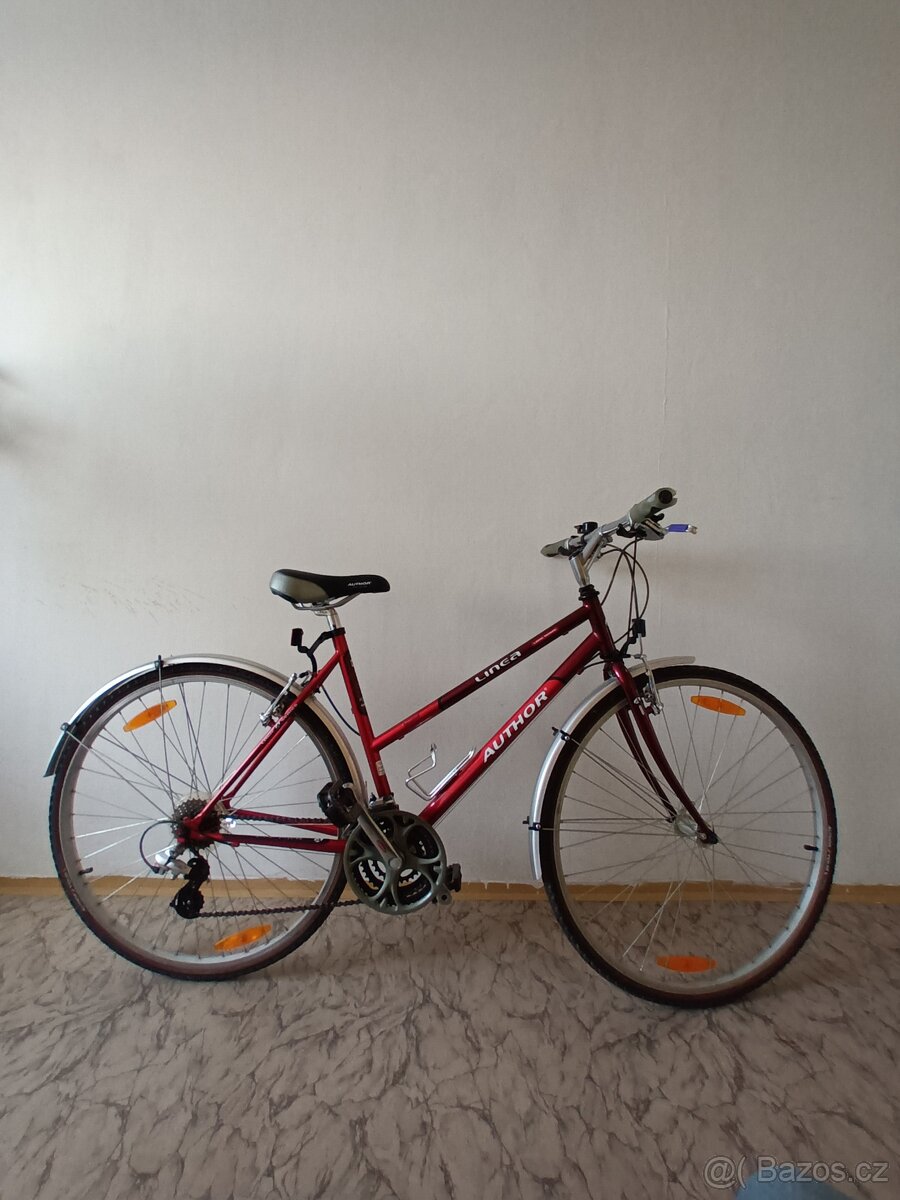 Dámské trekové kolo značky Author