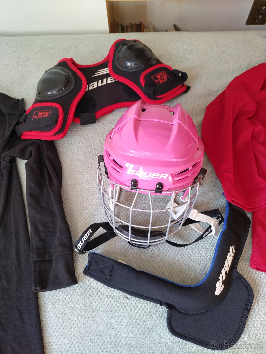 Dívčí hokejová helma , rybano, nakrčník atd.