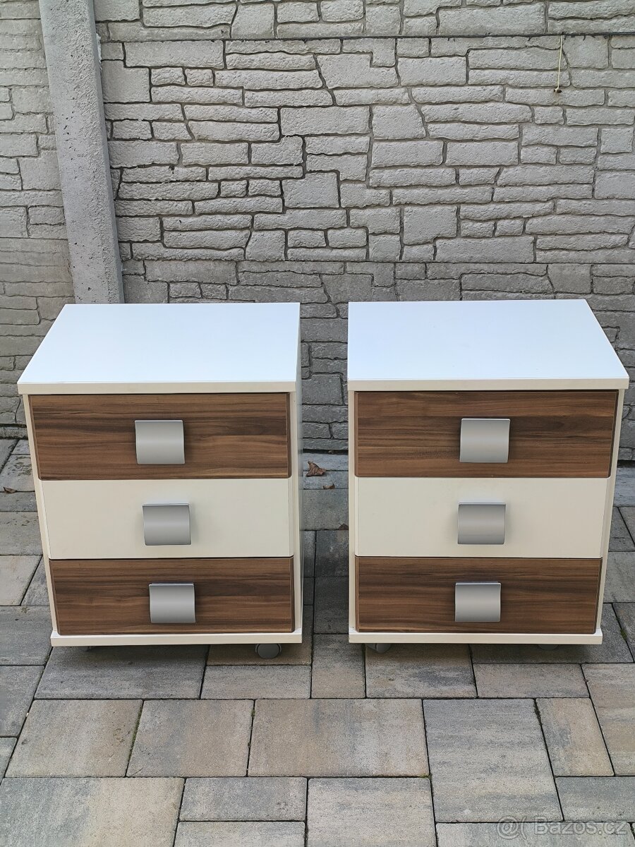 Prodám dvě komody (noční stolky, kontejnery)