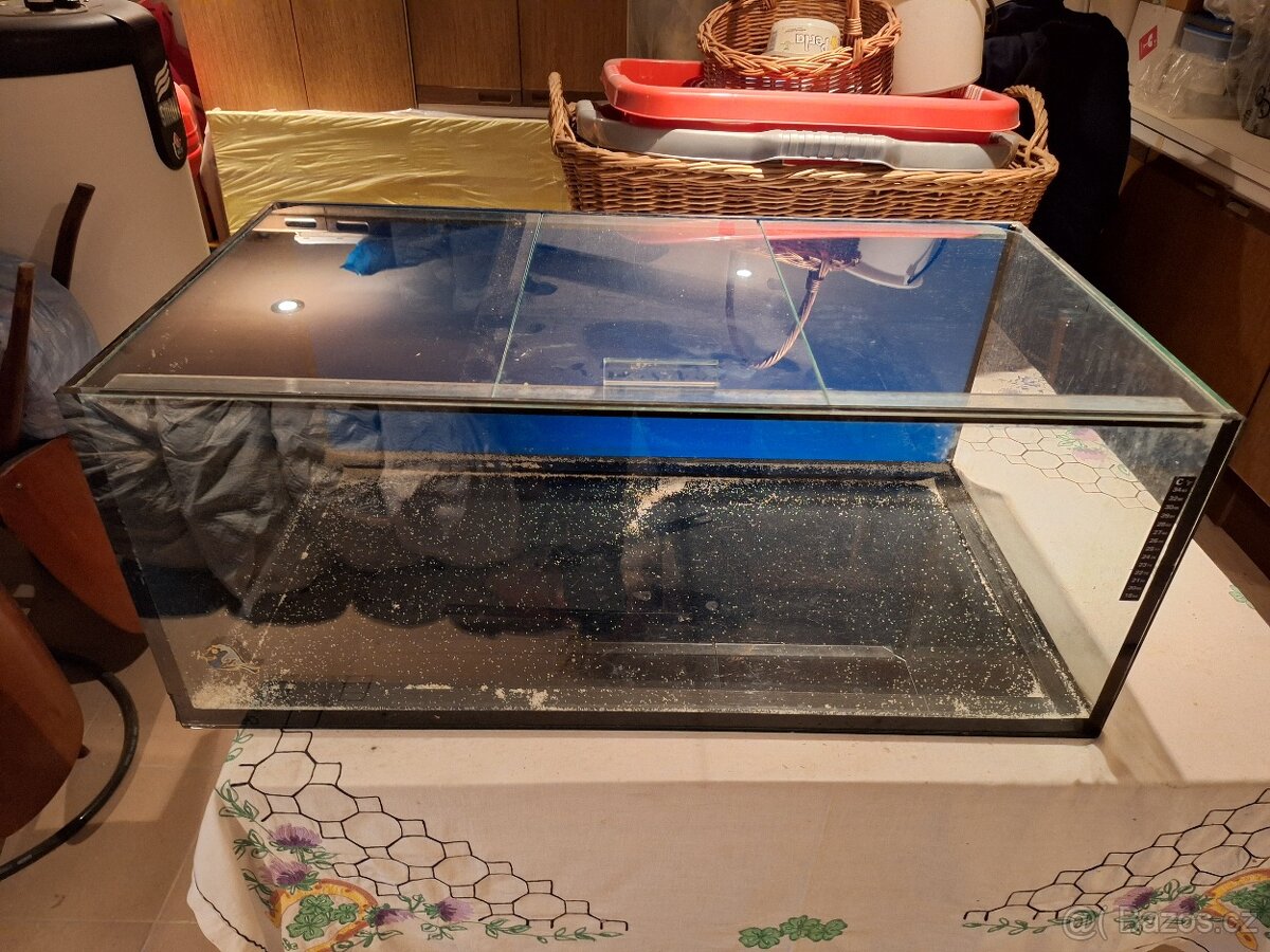 Prodám akvarium 153 litrů