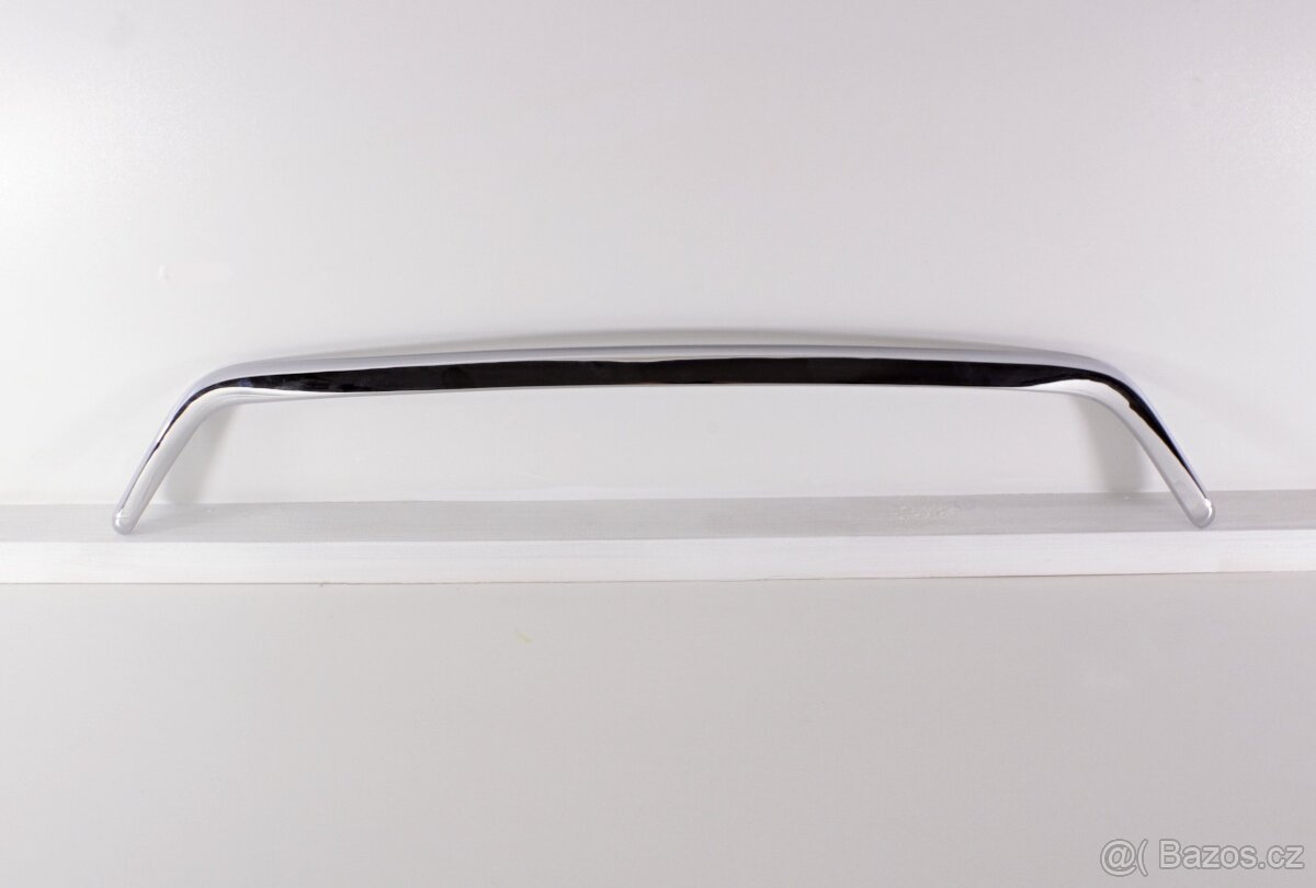 Tatra 603-2 - lišta nad SPZ - nový chrom