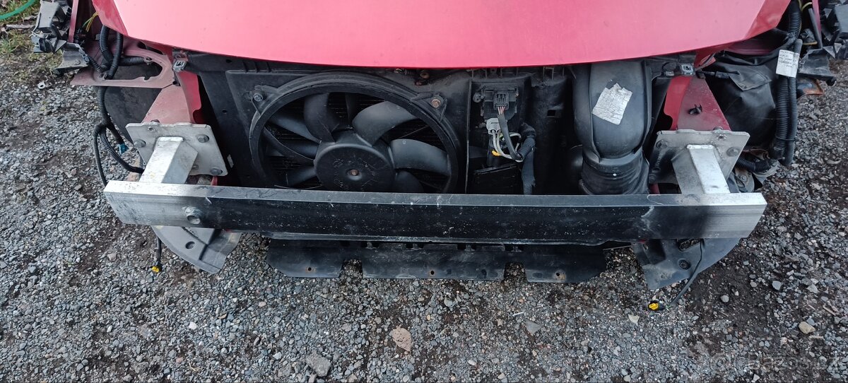 Výztuha předního nárazníku Peugeot 307