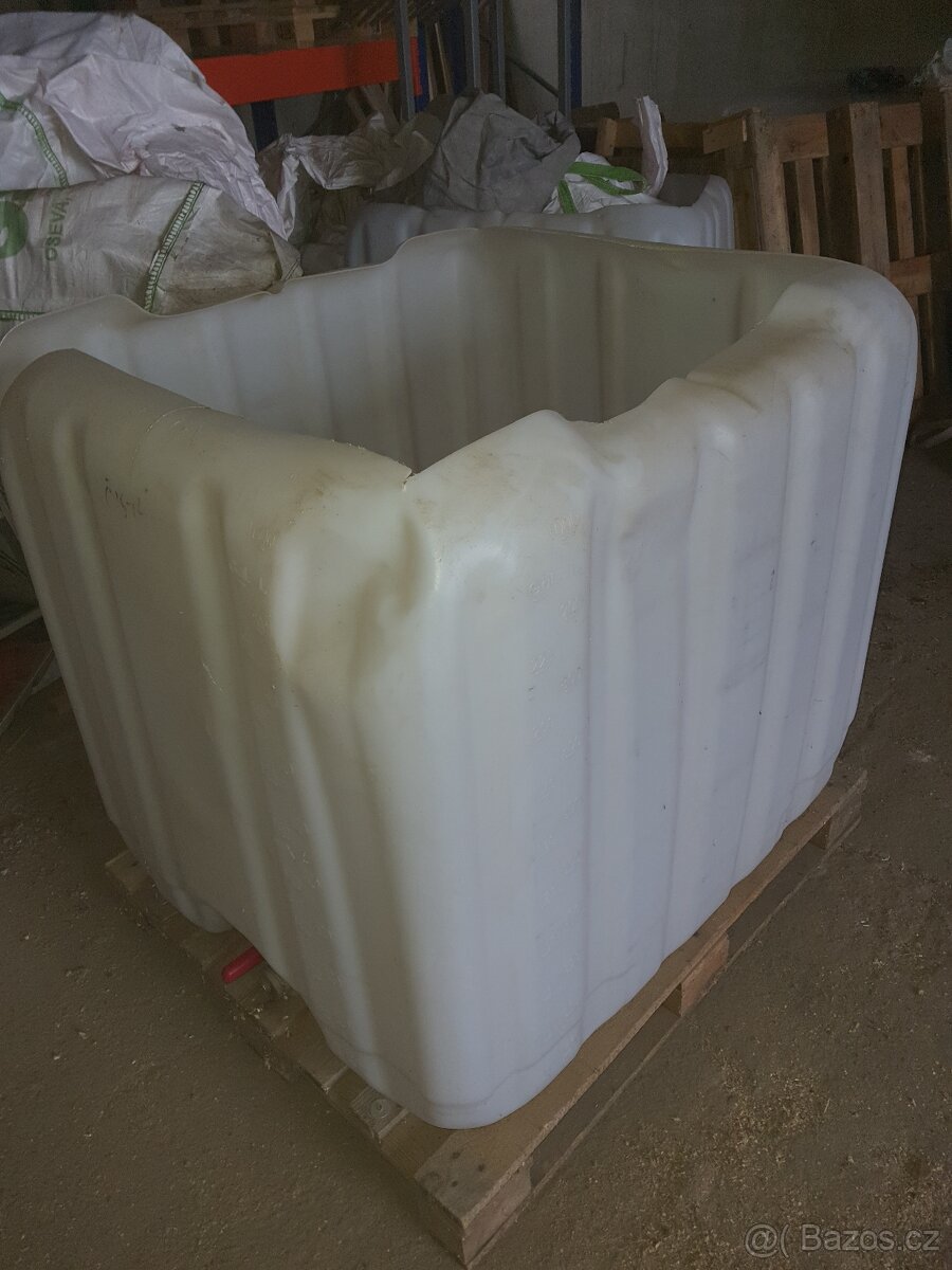 prodám IBC nádrž bez víka