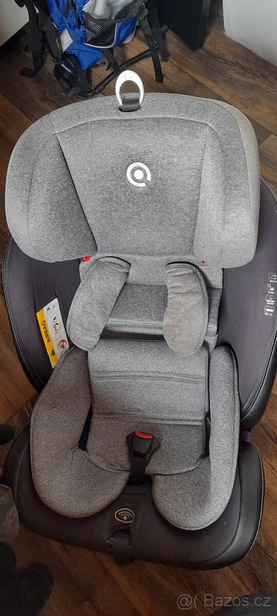 Otočná autosedačka