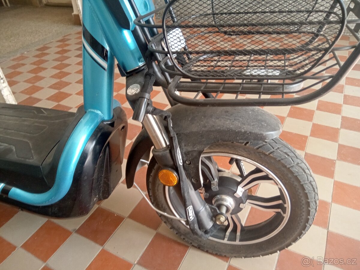 Elektricky moped
