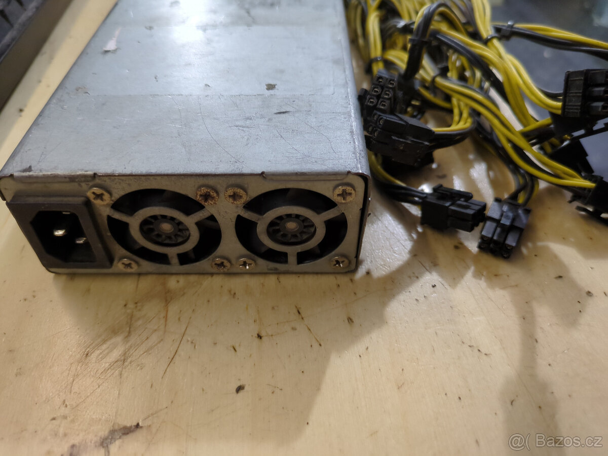 Zdroj 12V PCIE