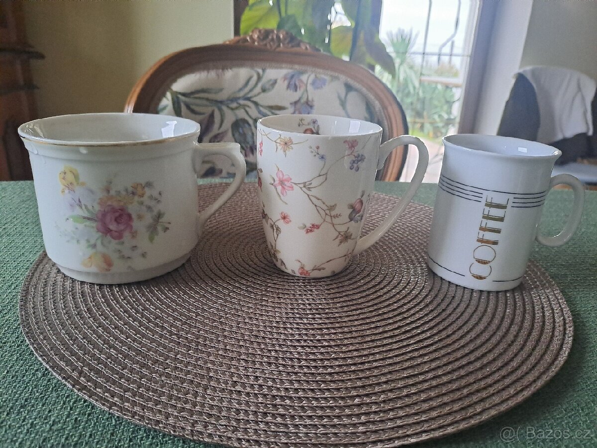 Hrnicky porcelanove viz. foto i retro