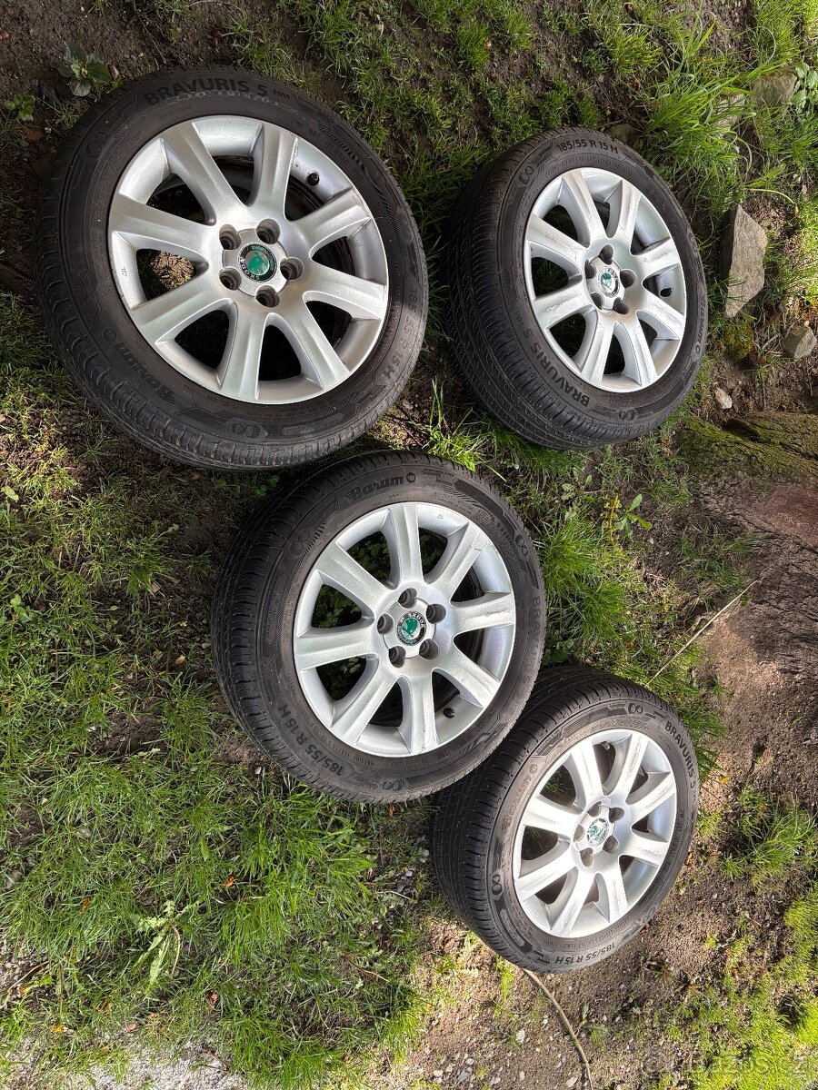 Prodám 4 ks kompletních letních 15" kol na Škoda