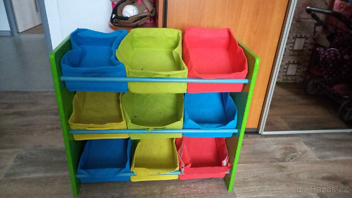 Regál na hračky