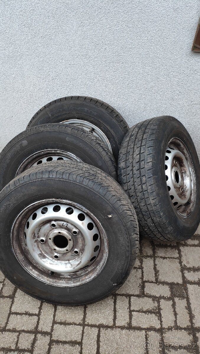 Originální 15" plechače Ford Custom + Letní 215/65 R15C.
