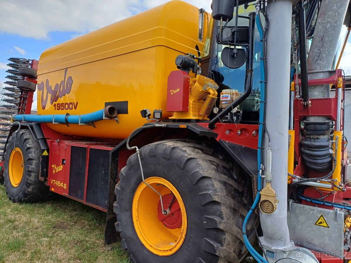 Samojízdný aplikátor Vredo VT4546 + diskový injektor ZB3 875