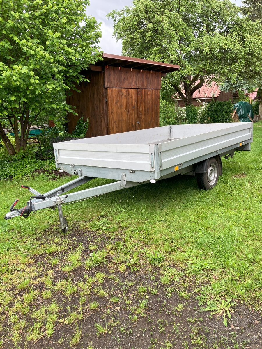 Přívěsný vozík za auto - brzděný