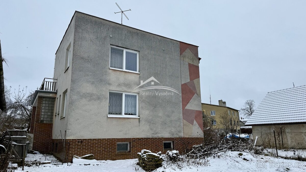 Prodej 2 rodinných domů 4+1 a 2+1 v obci Cetoraz, 3km Pacov