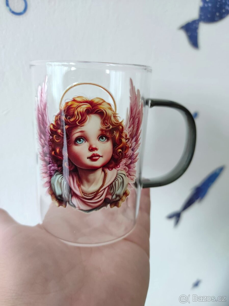 Nový šedý skleněný hrnek Anděl