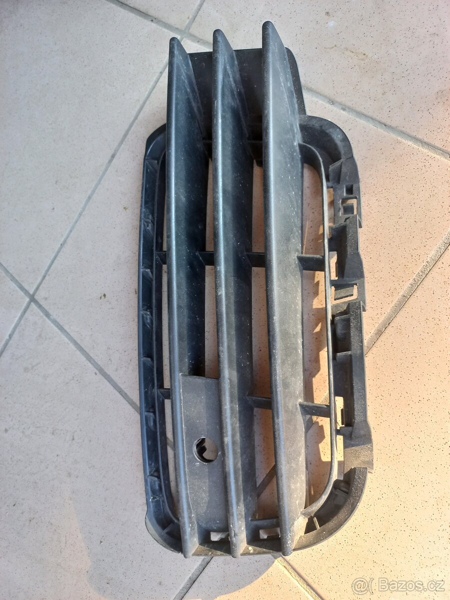 Levá mřížka chladiče VW Touareg 7P 7P6 853 665A