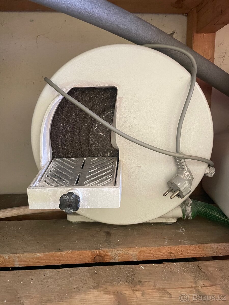 Laboratorní trimmer, bruska