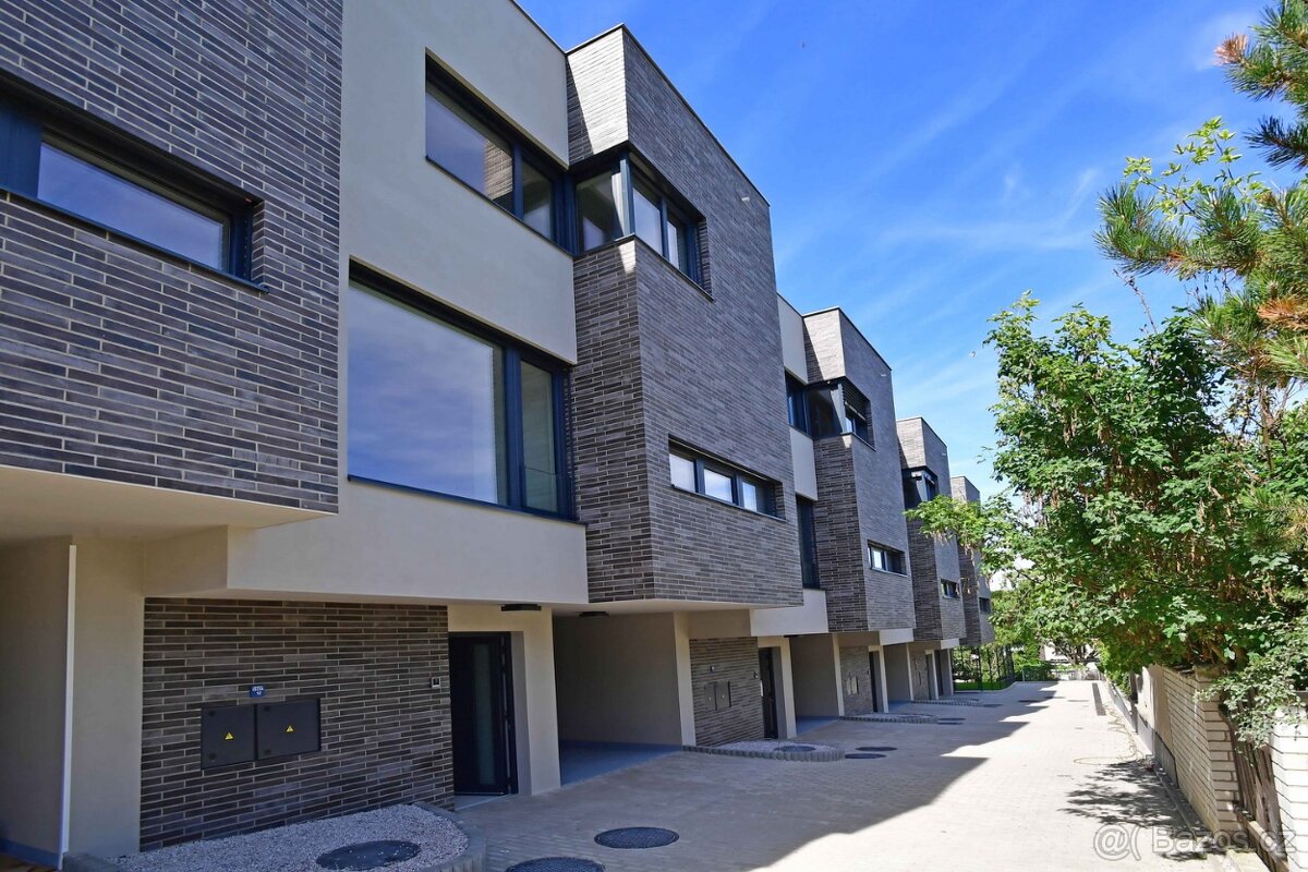 Novostavba ŘRD 7+kk + terasa + balkon + garáž, 220 m2, Praha