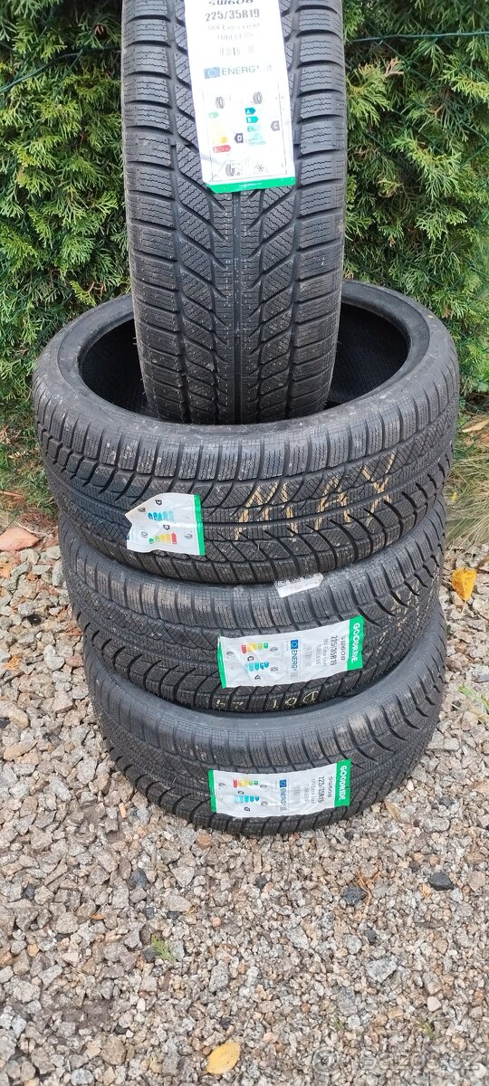 225/35 /19 zimní