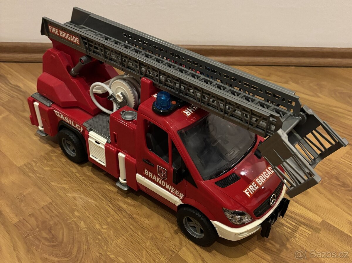 Bruder Hasičské auto Mercedes
